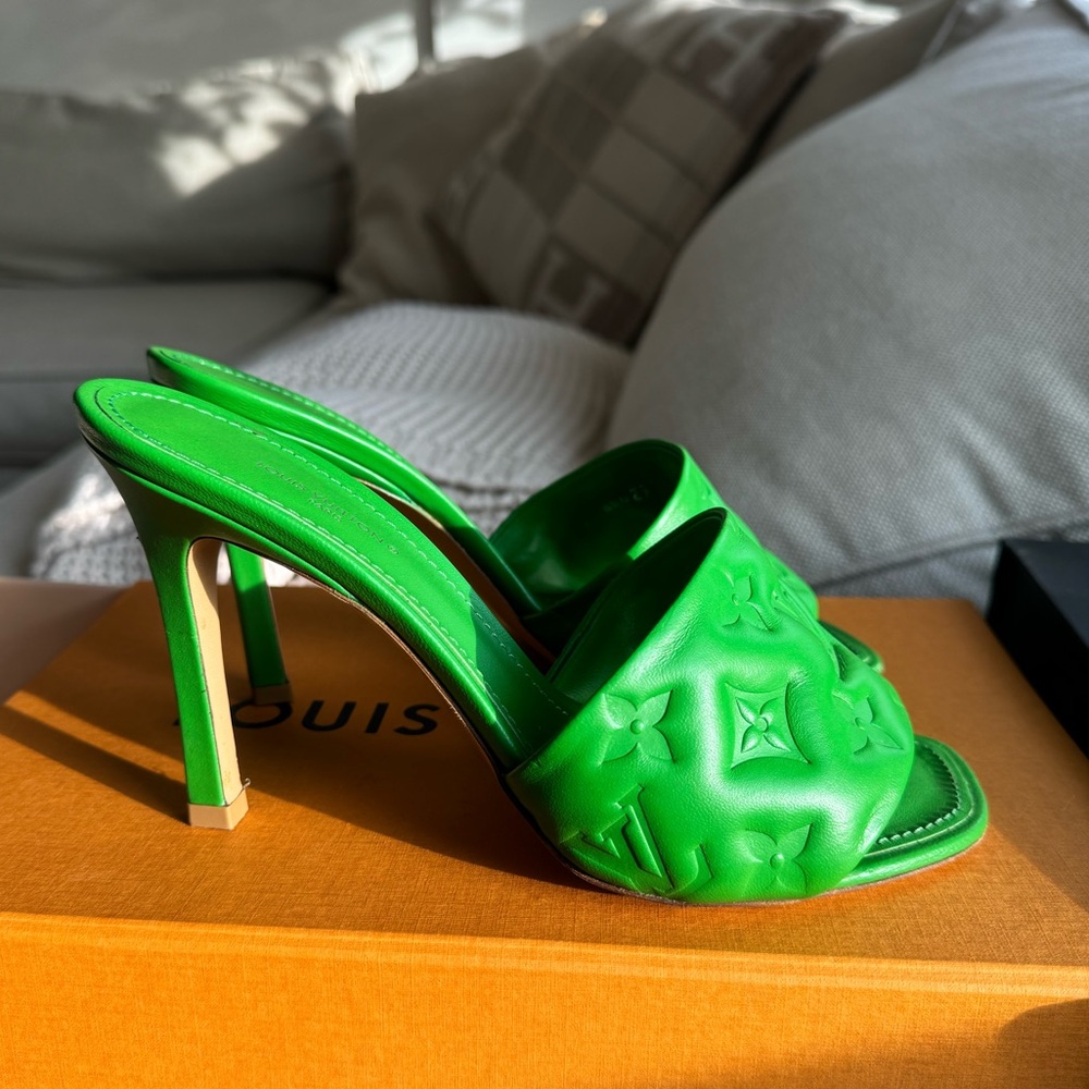 ❗️SOLD❗️Louis Vuitton green leather heels with LV monogram